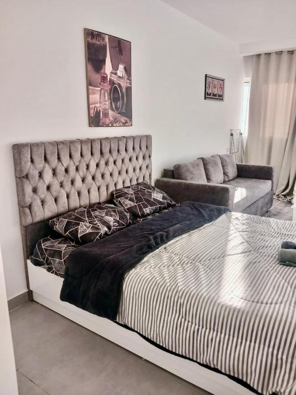 Bed, Living room, Bedroom