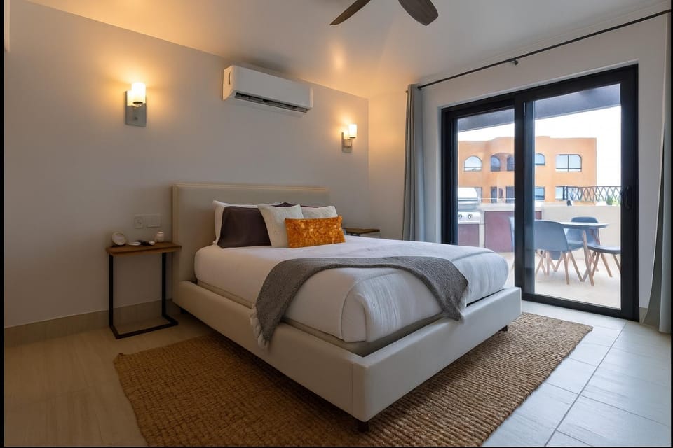 Bed, Photo of the whole room, Bedroom, air conditioner