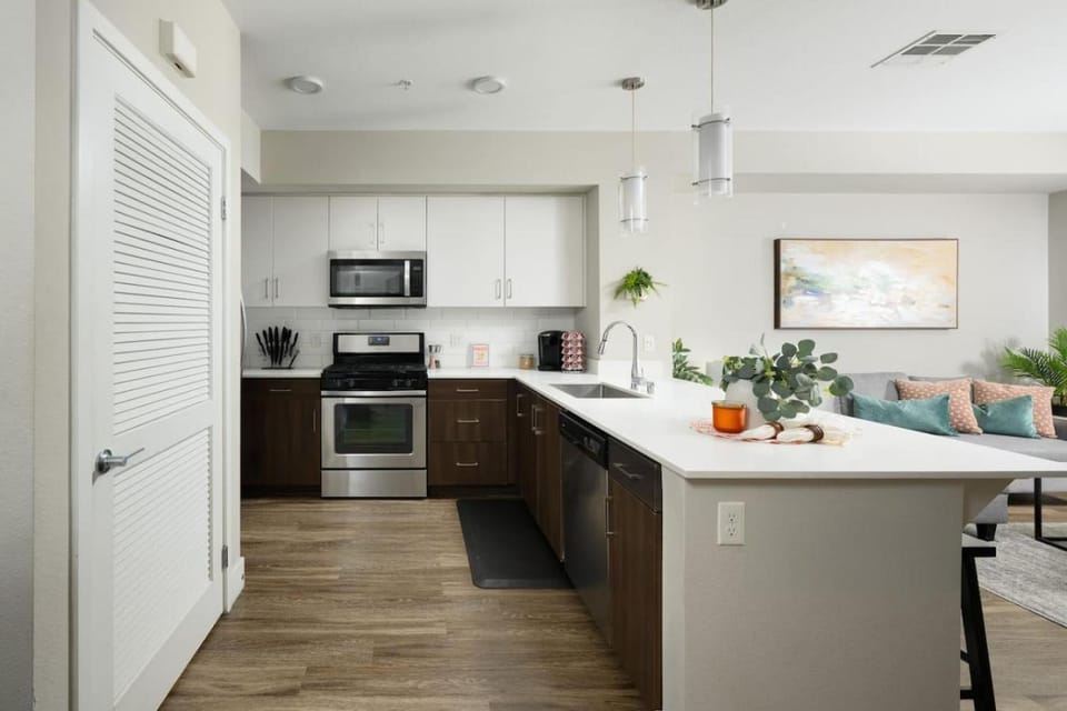 The Mandarin at Main Place - FIFA Ready! Apartment in Santa Ana