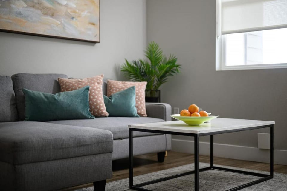 The Mandarin at Main Place - FIFA Ready! Apartment in Santa Ana