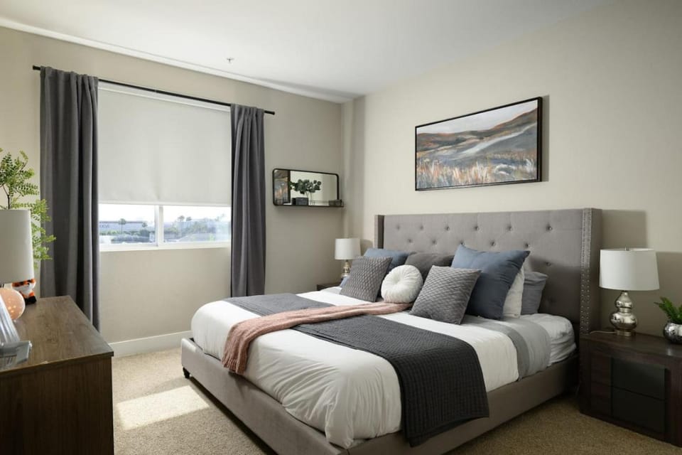 The Mandarin at Main Place - FIFA Ready! Apartment in Santa Ana