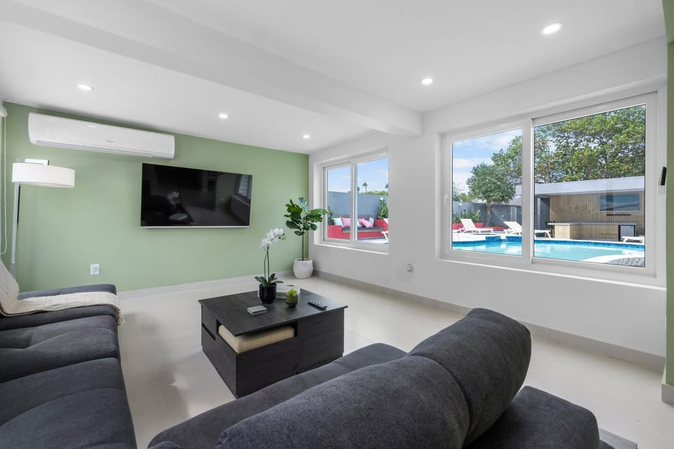 Bakval High Rise Retreat Villa in Noord
