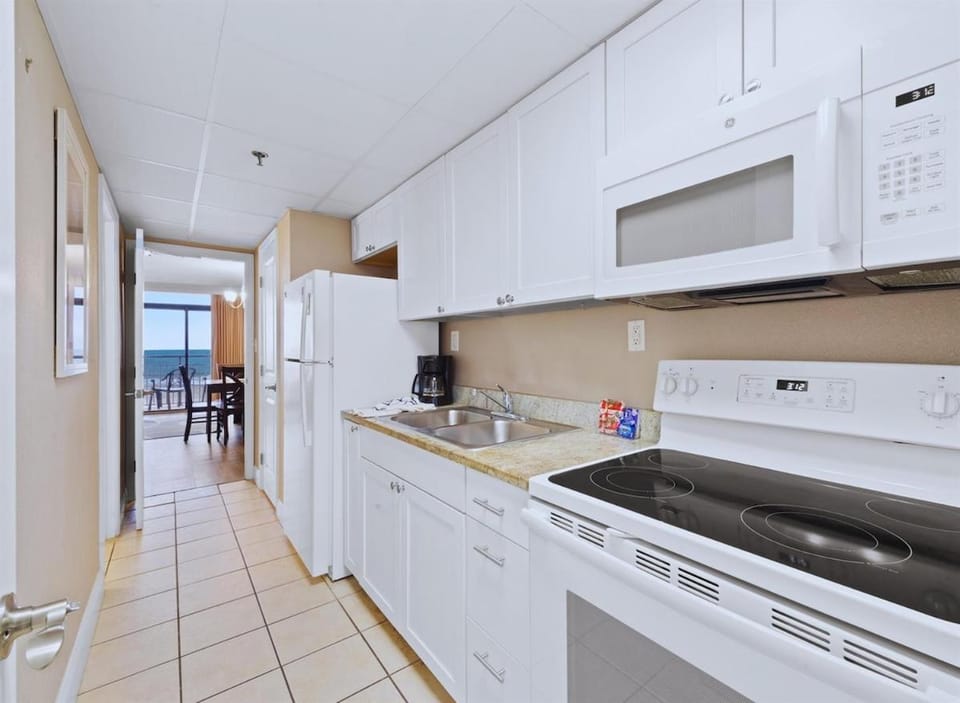 Cozy Beachfront Suite with Balcony 938 Apartment in Myrtle Beach