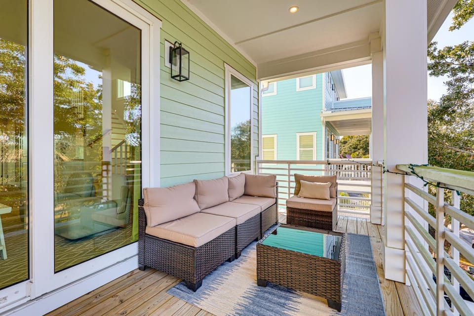 Walk to Water & Greenway! Luxe Carolina Beach Home House in Carolina Beach