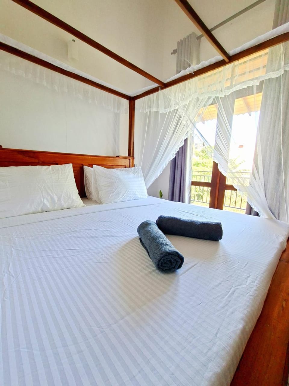 Bed, Bedroom, towels