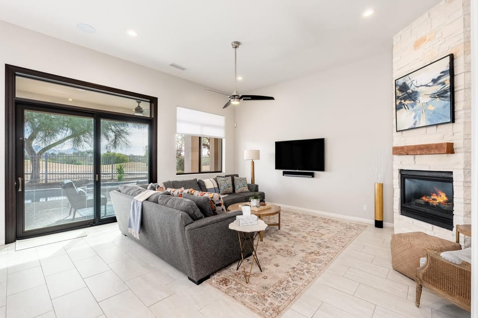 Golf Course+Heated Pool+Spa+Pool Table House in Desert Ridge
