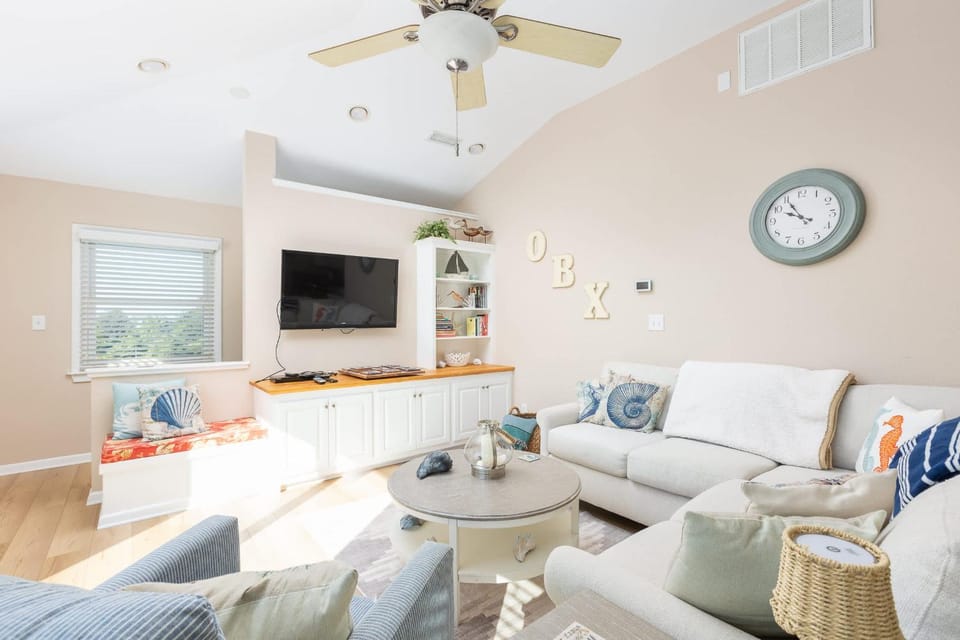 Corolla Getaway with Private Pool 5 mins to Beach House in Corolla