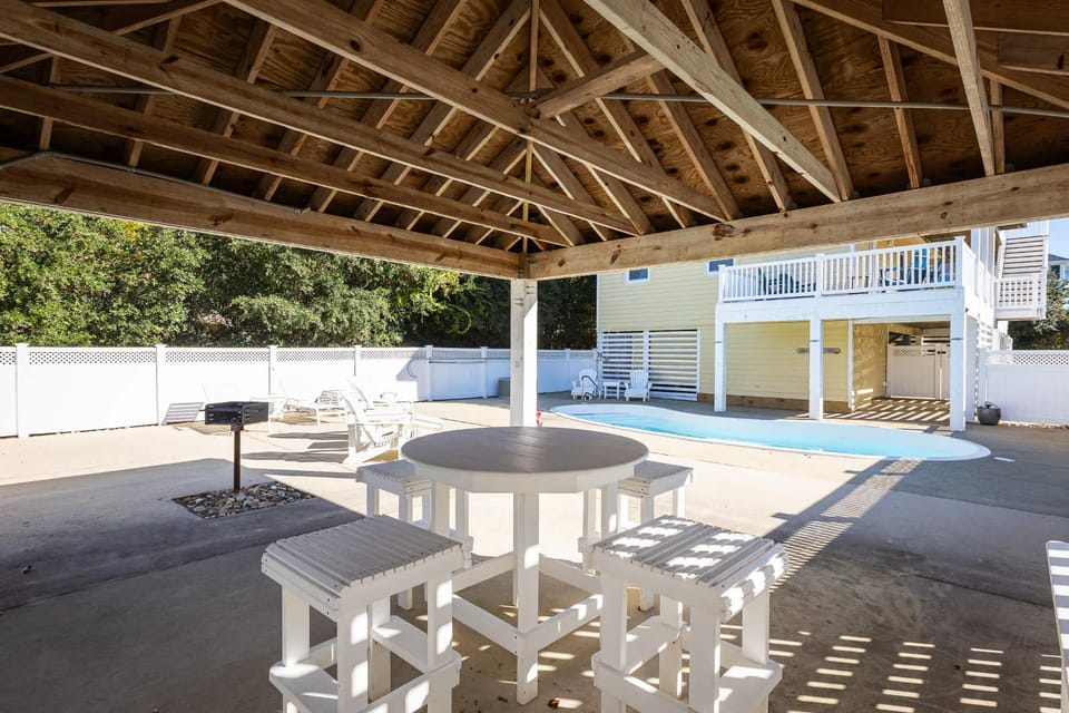 Corolla Getaway with Private Pool 5 mins to Beach House in Corolla