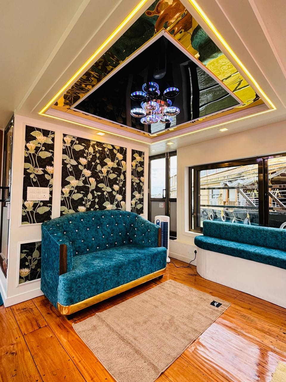 Communal lounge/ TV room