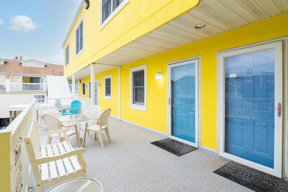 Property building, Patio, Balcony/Terrace