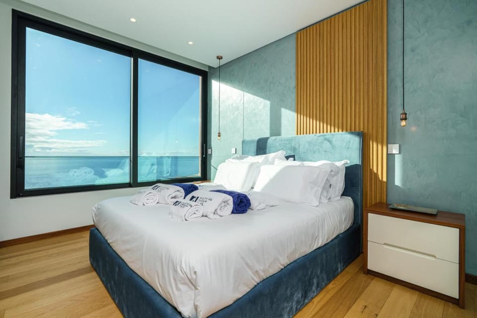 Bed, Natural landscape, Photo of the whole room, Bedroom, Sea view, towels