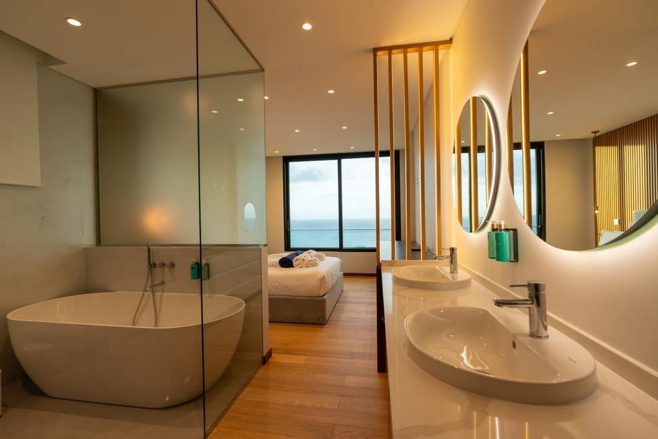 Bed, Bathroom, Photo of the whole room, Bedroom, towels