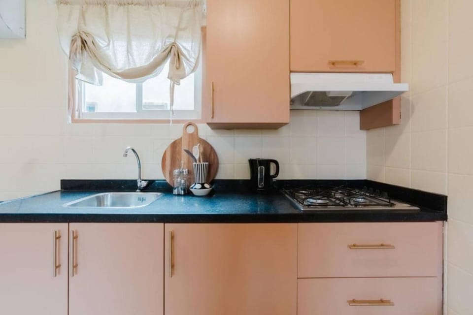 Cozy Boutique, Perfect for Couples and Solo Guest Apartment in Noord