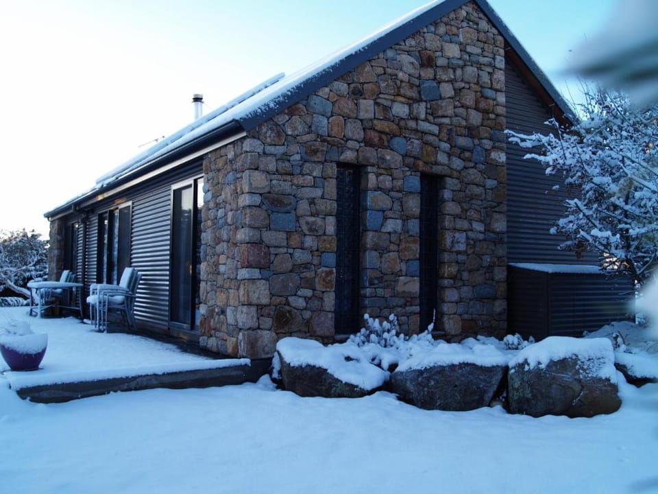Emu Rest Touchdown Cottages Country House in Jindabyne