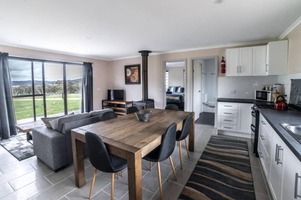 Runway View Cottage at Touchdown Cottages Country House in Jindabyne