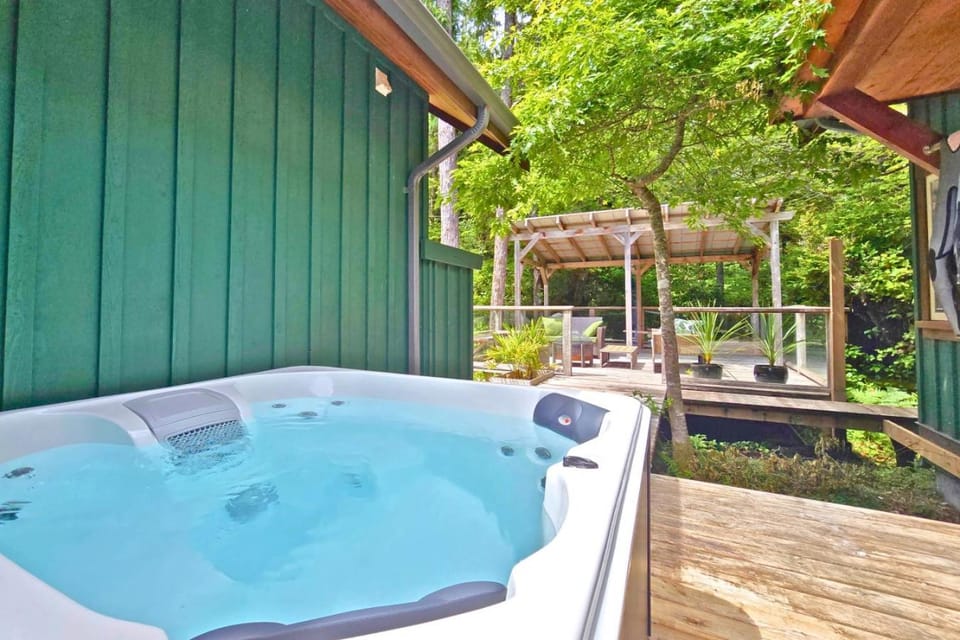 Hot Tub, Garden view