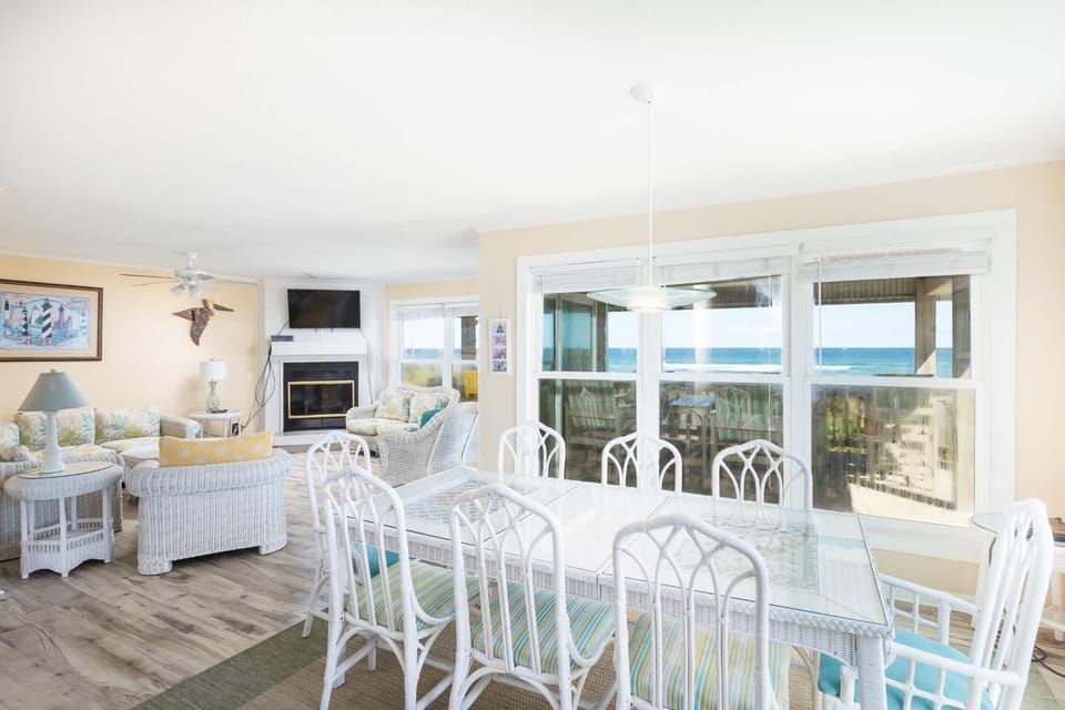 Oceanfront Private Beach Access & Community Pool House in Southern Shores