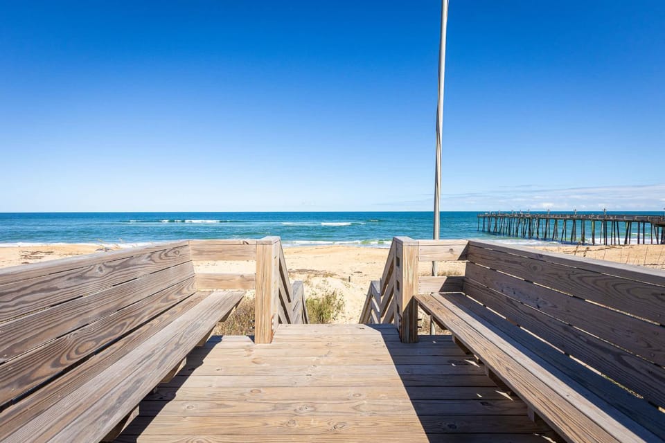 Oceanfront Private Beach Access & Community Pool House in Southern Shores