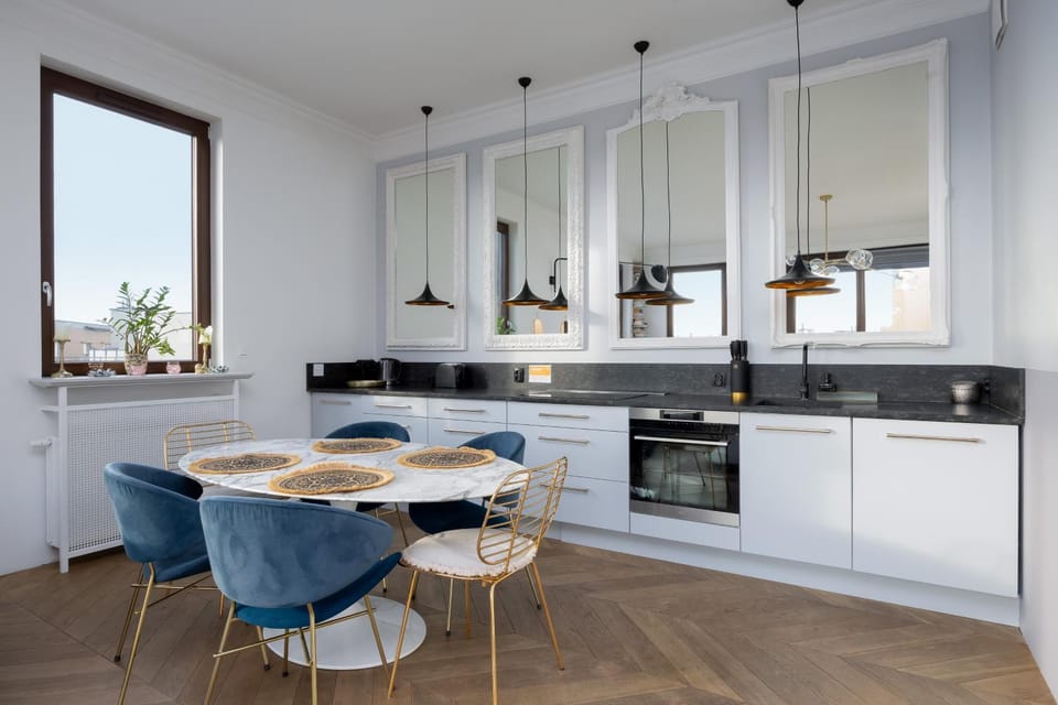 Kitchen or kitchenette, Seating area