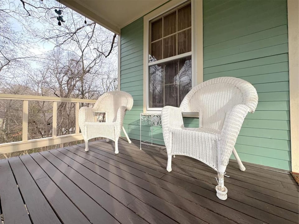 Blue Crystal Hideaway BnB House in Eureka Springs