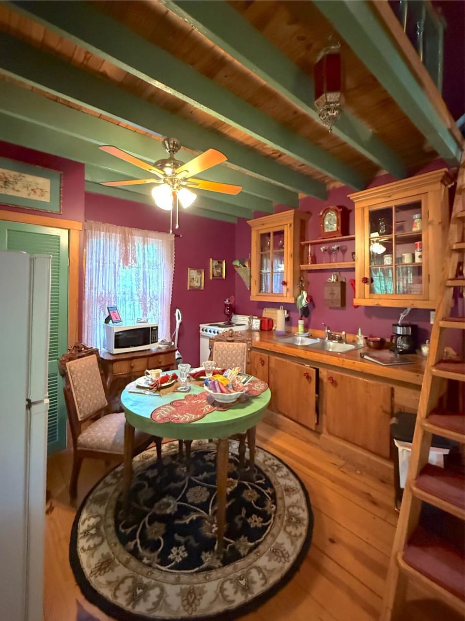 Blue Crystal Hideaway BnB House in Eureka Springs