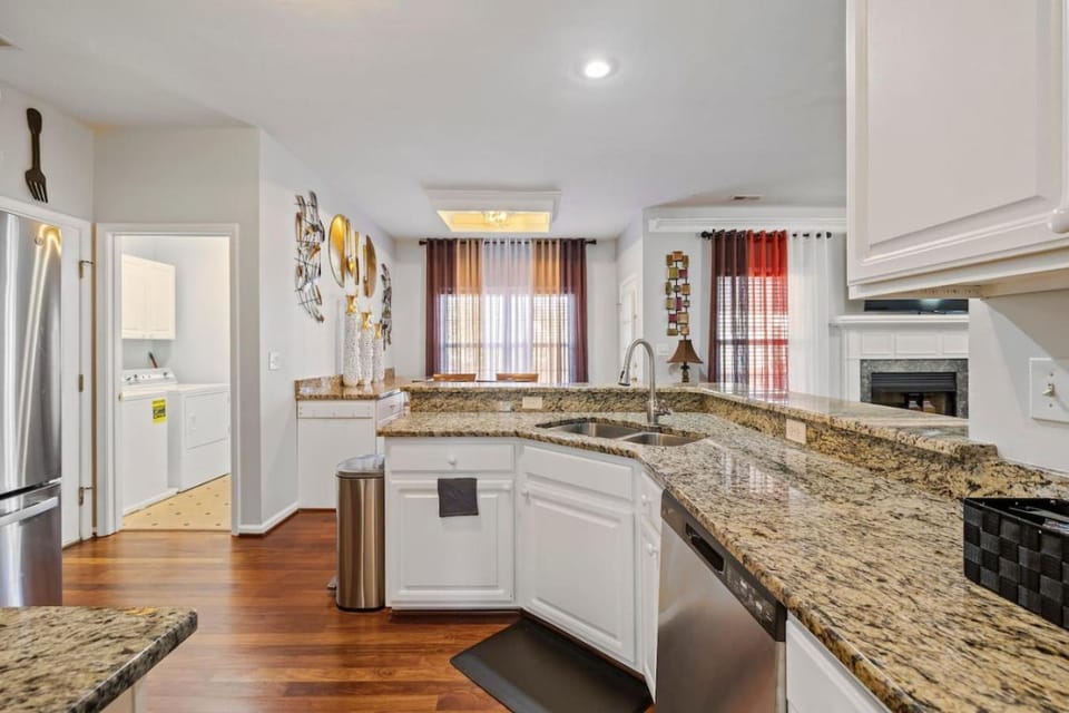 Elegant Retreat Spacious with Outdoor Fireplace House in Chesterfield County