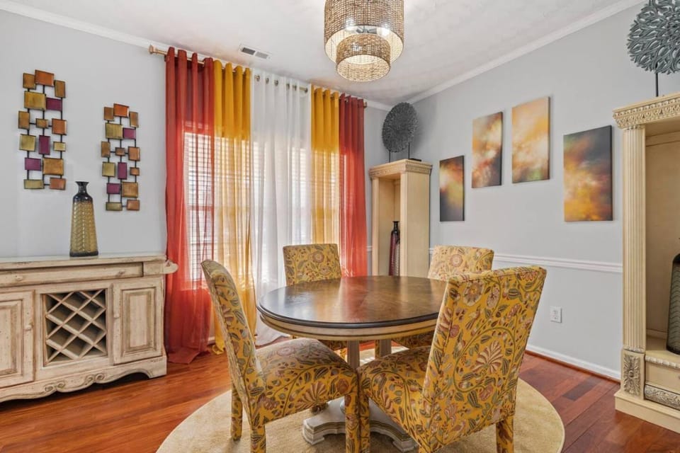 Elegant Retreat Spacious with Outdoor Fireplace House in Chesterfield County