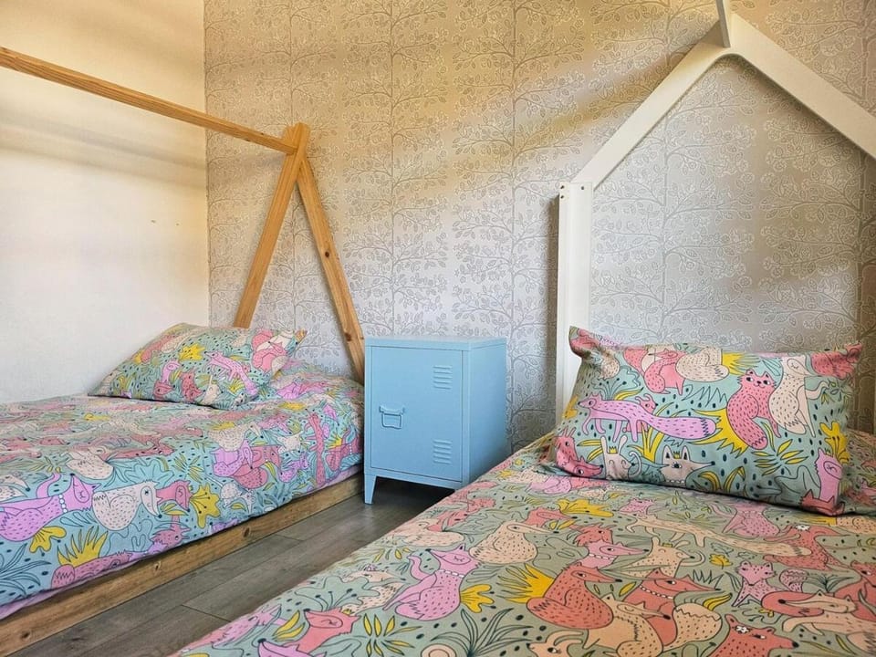 Bed, Photo of the whole room, Bedroom
