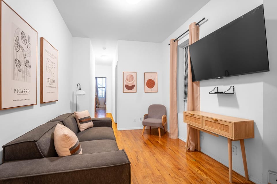 2-Bedroom Apartment in Hells Kitchen - Manhattan! Apartment in Midtown