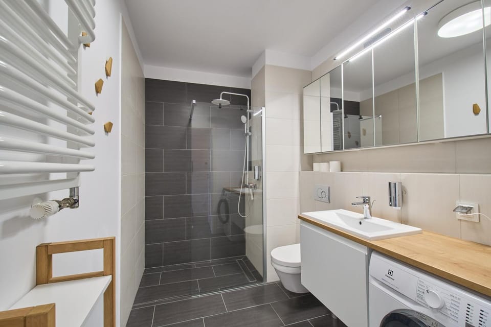 Shower, Toilet, Bathroom, washing machine, dryer