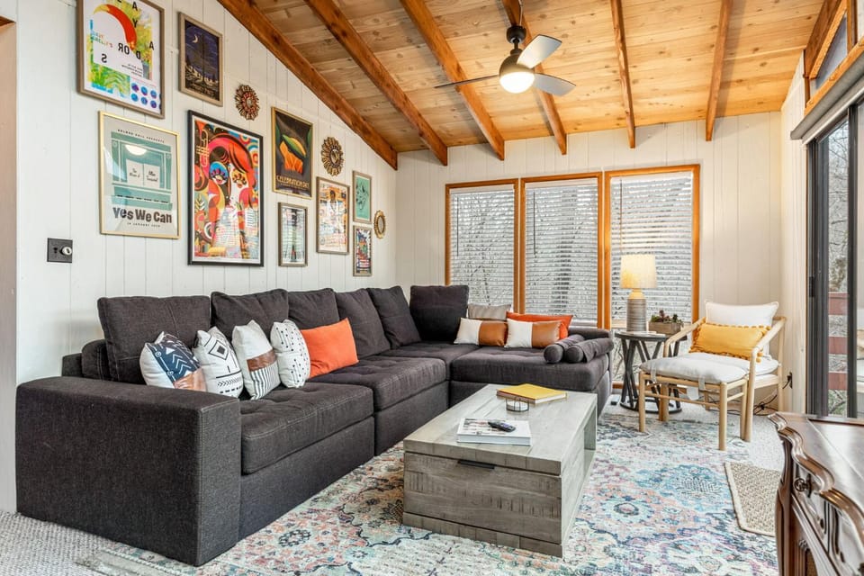 Day, Living room, Lounge or bar, Photo of the whole room, Seating area