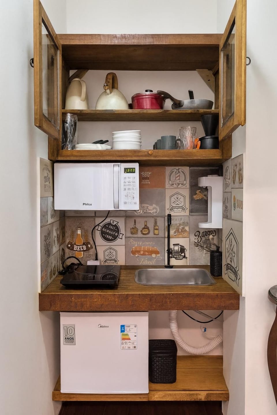 microwave, minibar, stove