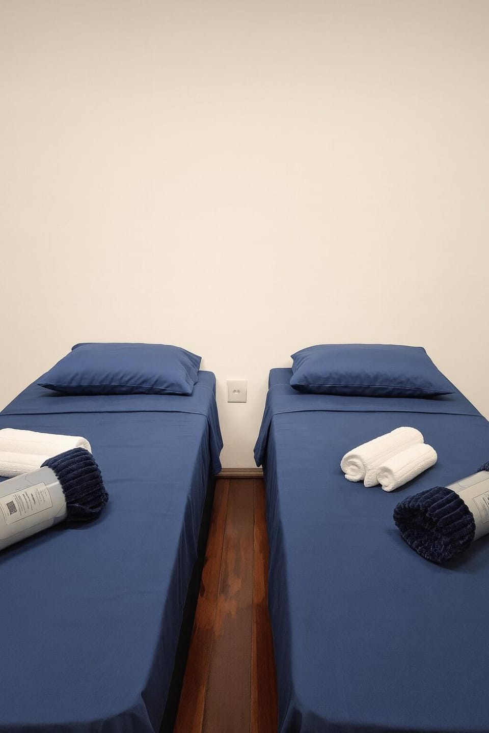 TV and multimedia, Bedroom, internet, internet, air conditioner