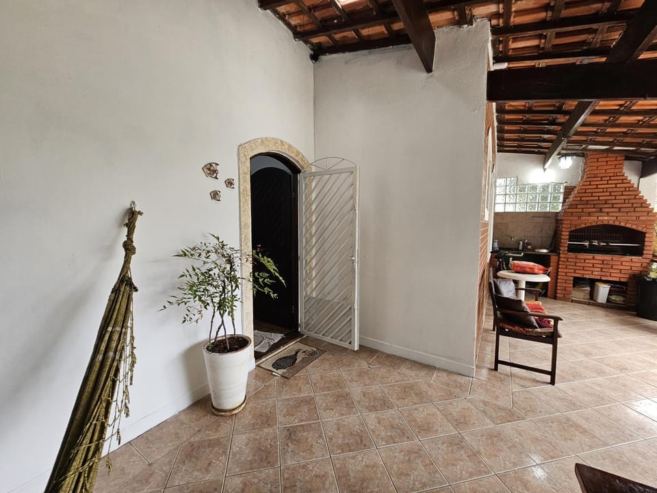 Linda casa com piscina, pertinho da praia! House in Itanhaém