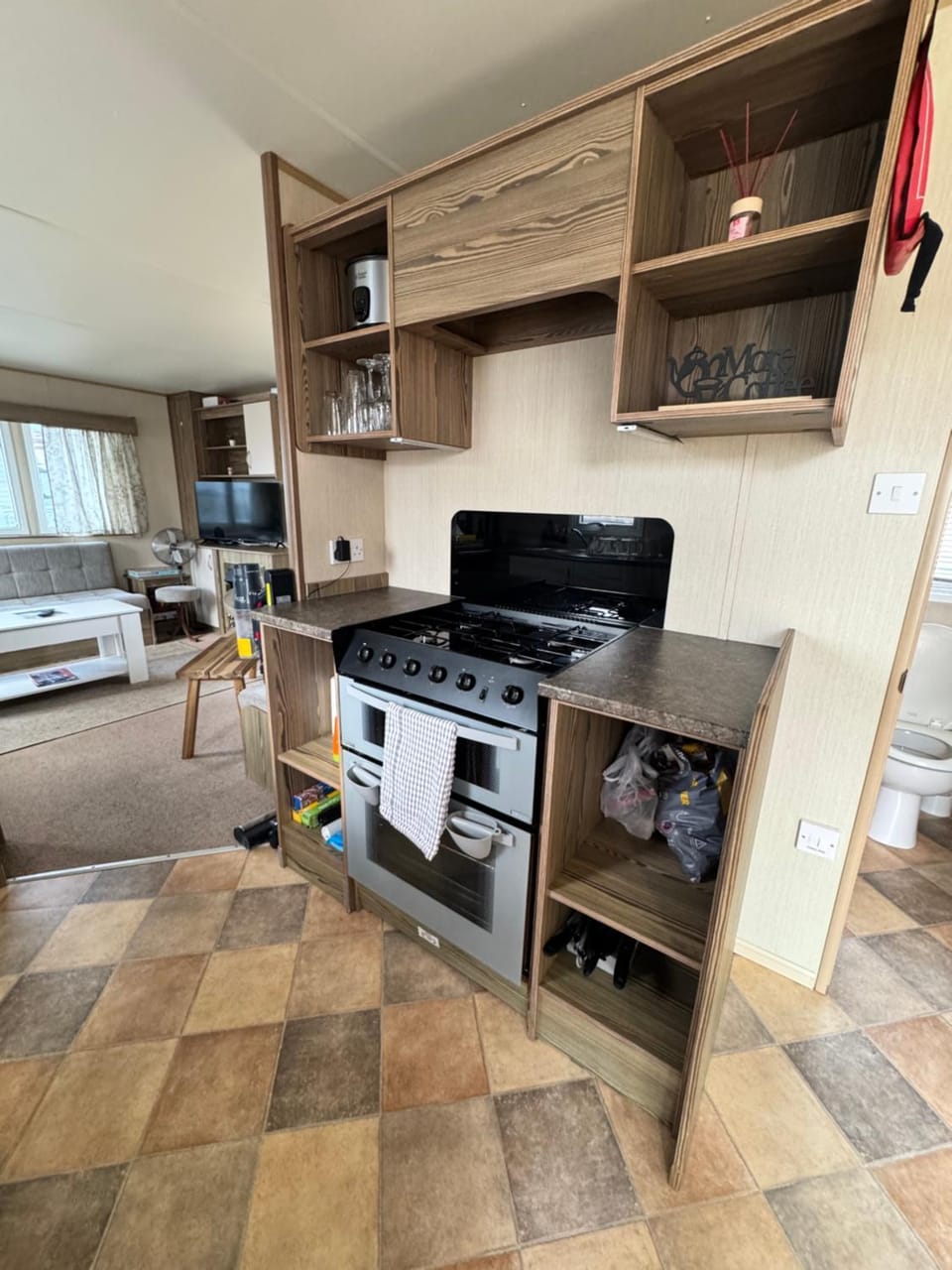 Camber Sands - Family Staycation, 3 BR, FREE WI-FI, PRIVATE PARKING Campground/ 
RV Resort in Camber
