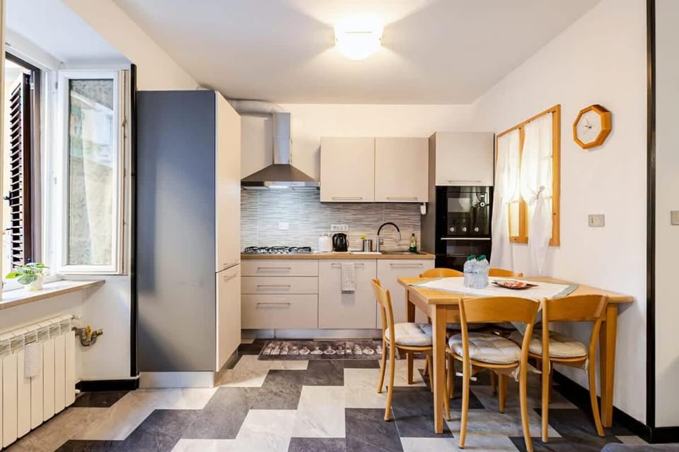 Kitchen or kitchenette, Dining area, dishwasher, oven, stove