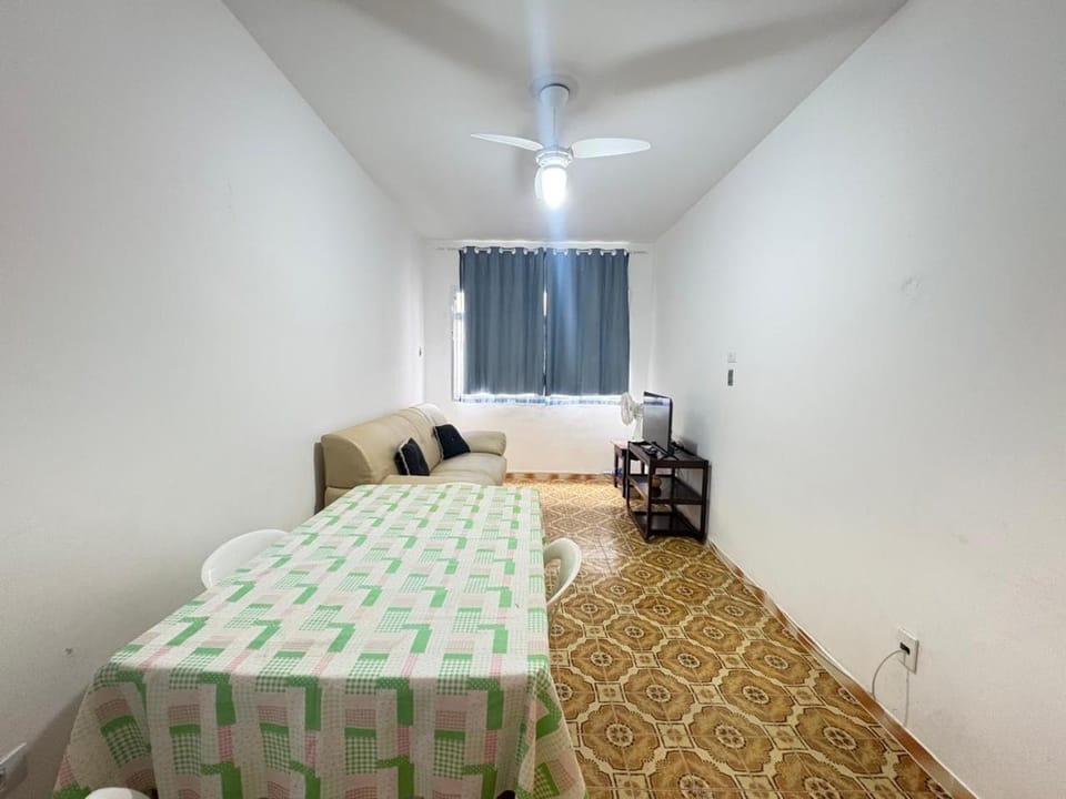 Apartamento 210 Guarujá Praia do Tombo - A poucos passos do mar Apartment in State of São Paulo