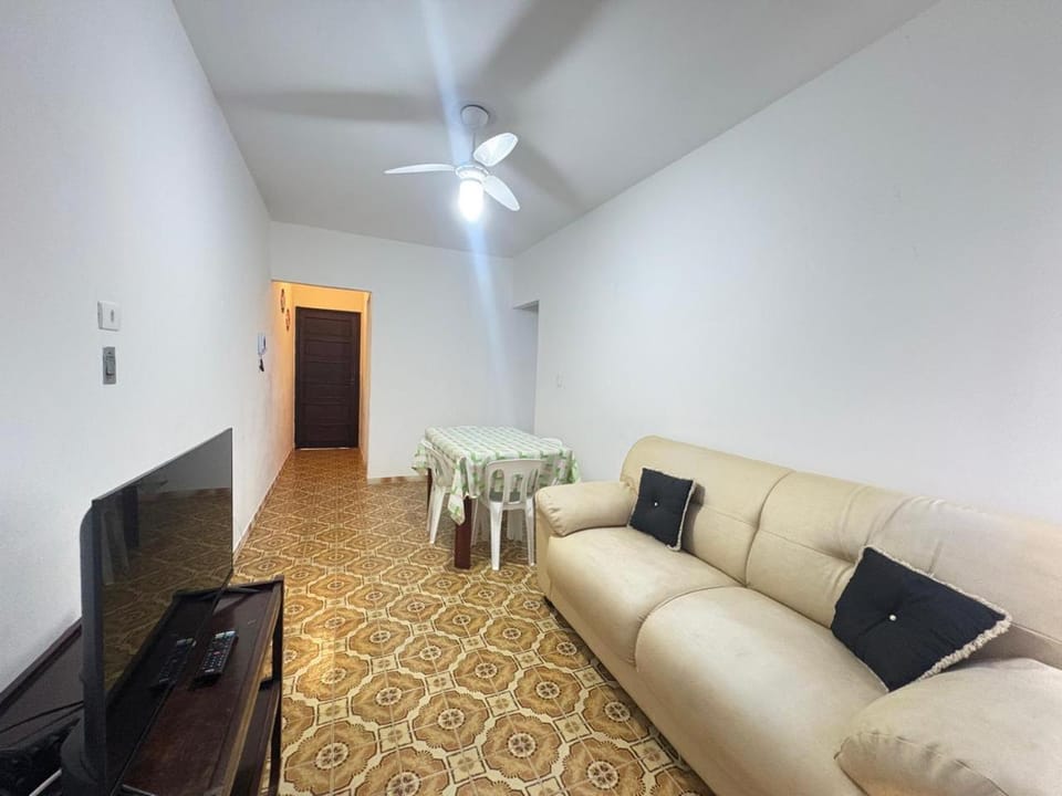 Apartamento 210 Guarujá Praia do Tombo - A poucos passos do mar Apartment in State of São Paulo