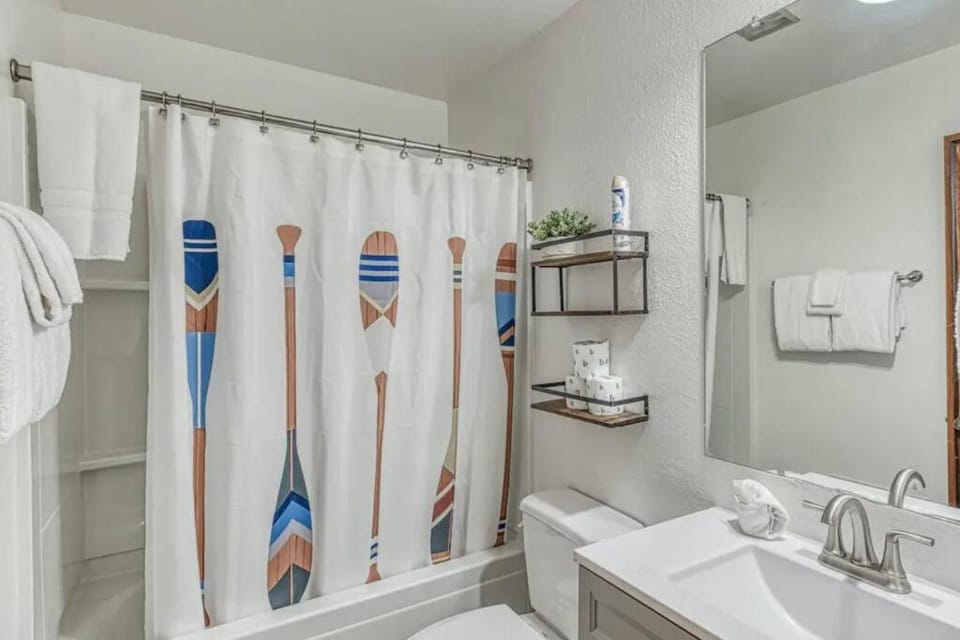 Little Ski Lodge-Across from Spa & Sauna House in Shaver Lake