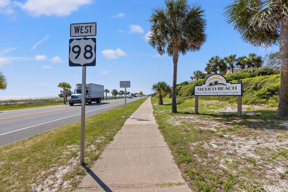 Neighbourhood, Natural landscape, Beach, Beach