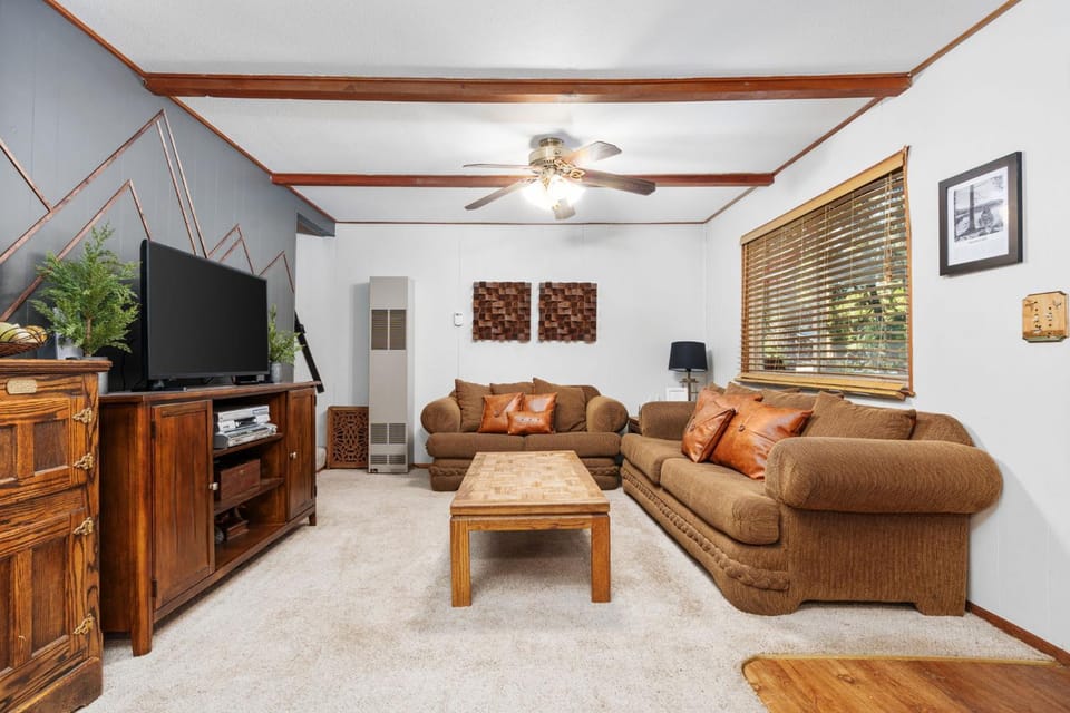 Smoke Tree-Newly Updated Family Retreat House in Shaver Lake