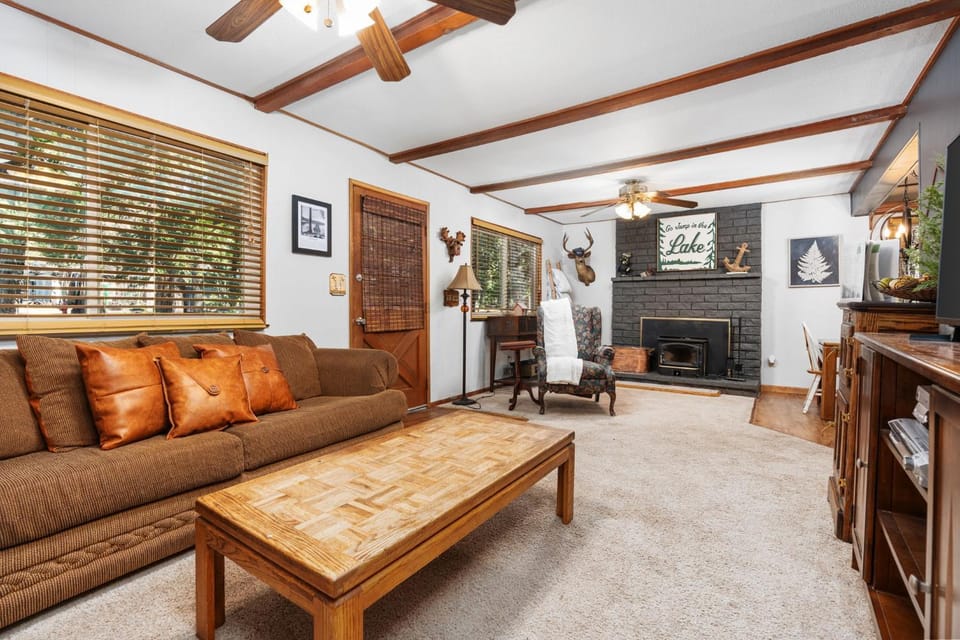 Smoke Tree-Newly Updated Family Retreat House in Shaver Lake