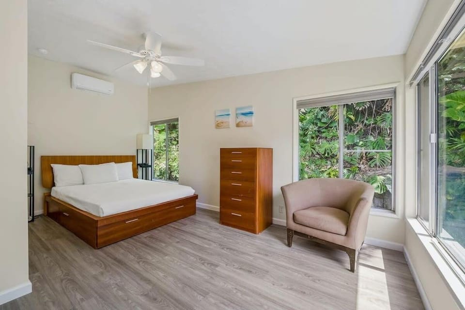 Marbella Lane - Sunshine Seascape Ocean View House in Kaneohe