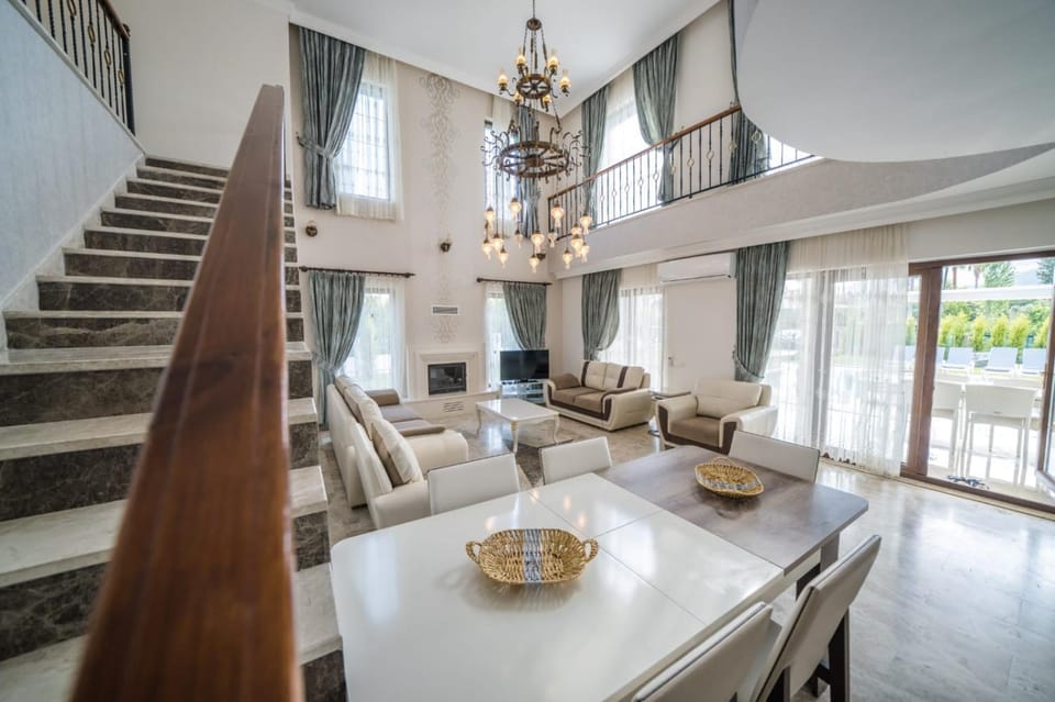 Living room, Seating area, Dining area
