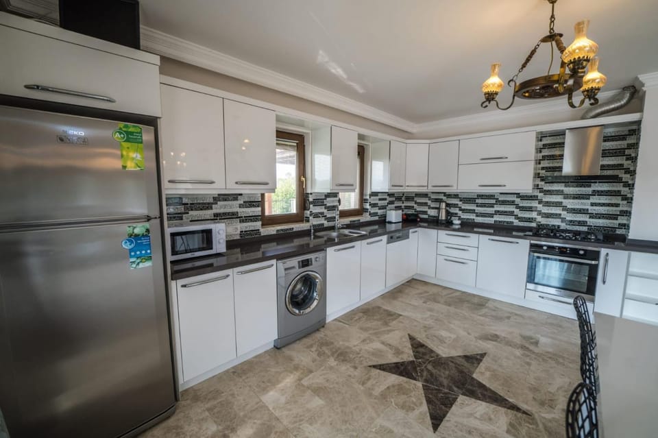 Kitchen or kitchenette, dishwasher, oven, stove, washing machine