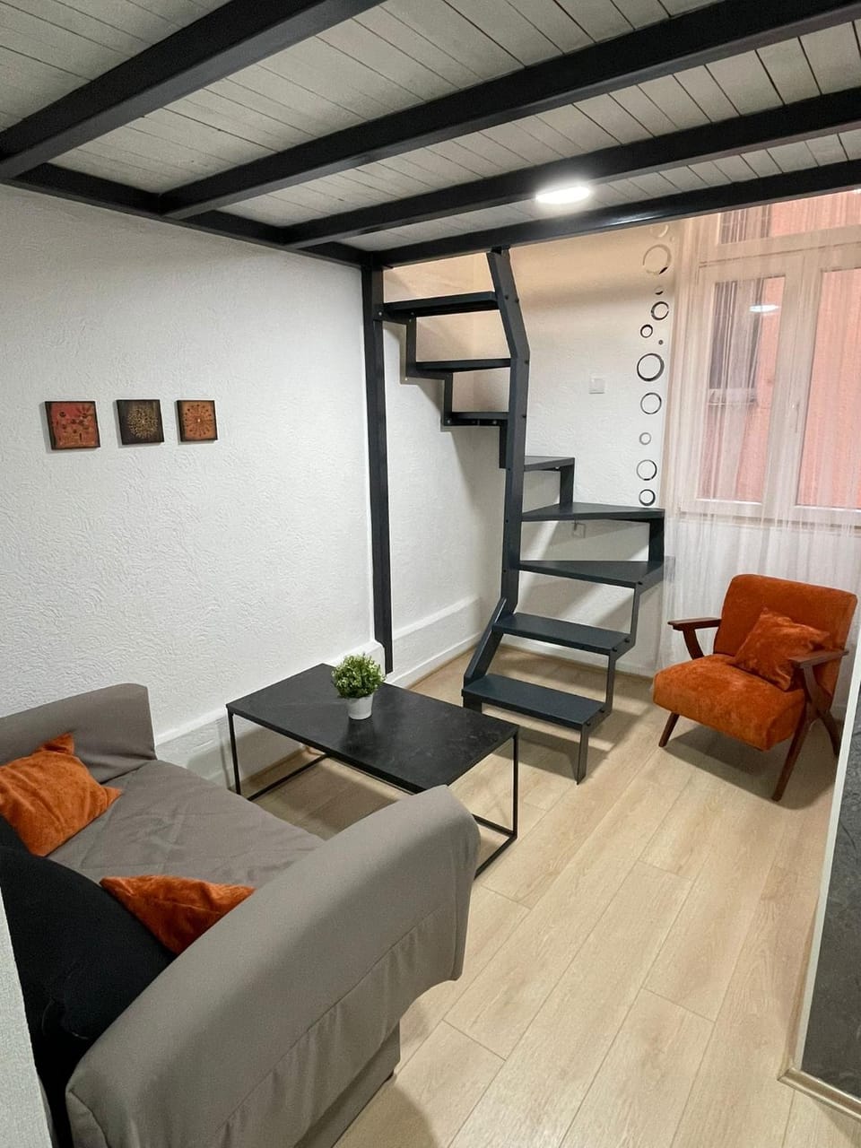 Living room, Photo of the whole room, Seating area