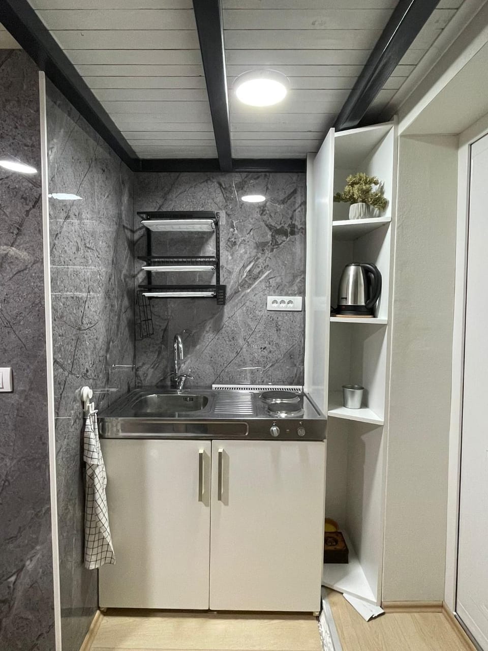 Coffee/tea facilities, Kitchen or kitchenette