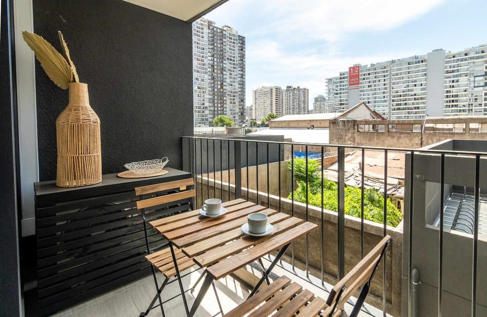 HOM I A Pasos de Metro Irarrazaval I CoWorking I PISCINA Apartment in Santiago