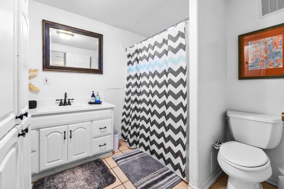 Netflix, Stocked Kitchenette, Beach Gear Apartment in Ventura