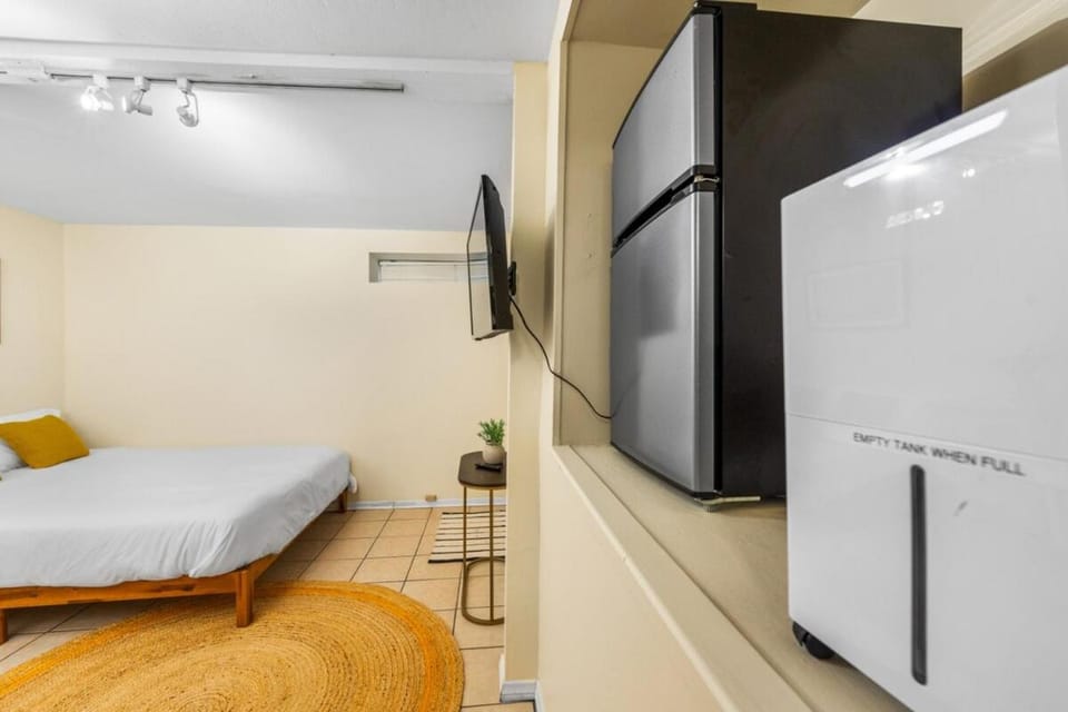 Netflix, Stocked Kitchenette, Beach Gear Apartment in Ventura